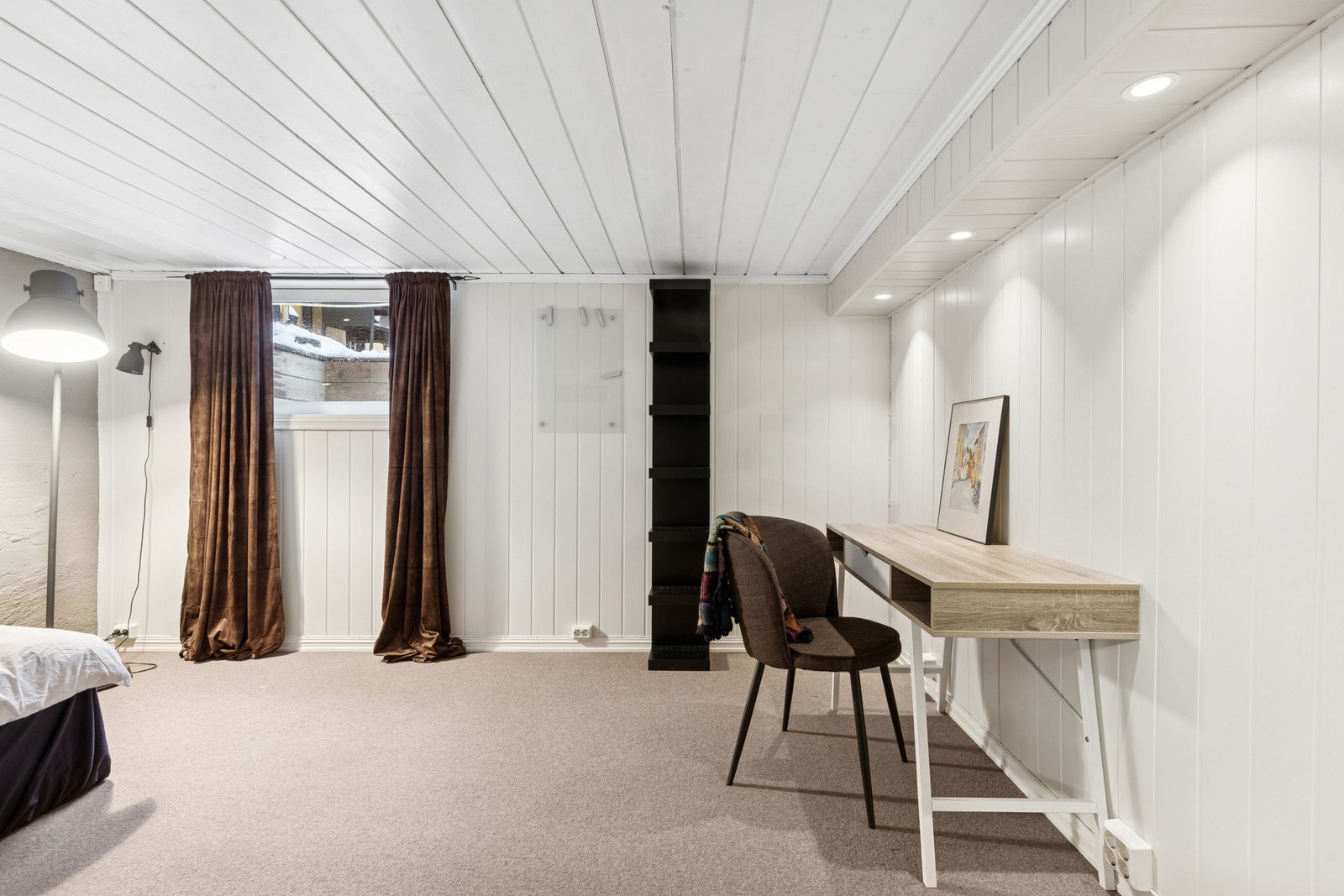 Kjelleretasjen brukes i dag som kjellerstue. Galleribilde