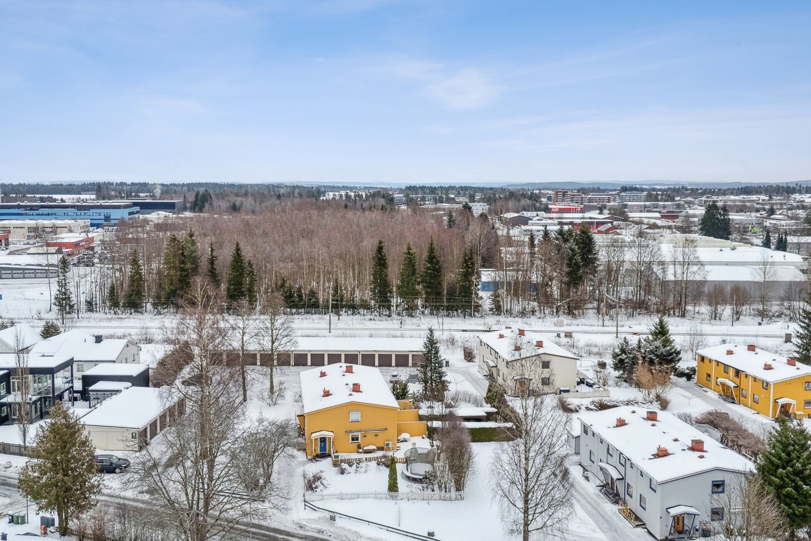 Enkel adkomst til Jessheim stasjon med hyppige togavganger mot Oslo, Gardermoen og Eidsvoll - ideelt for pendlere. Galleribilde
