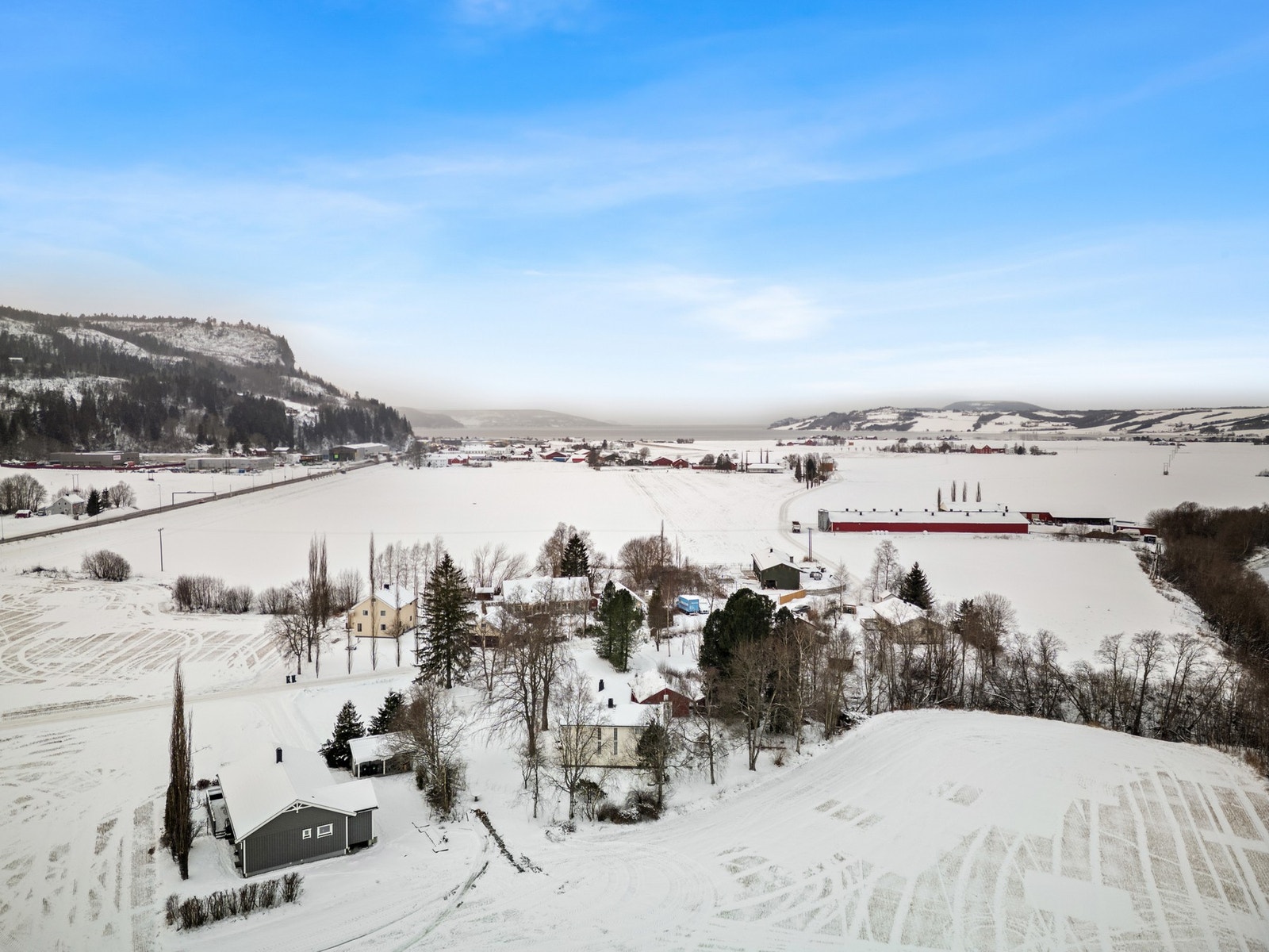 Fra eiendommen er det kort vei til Melhus, Buvika og Klett. Galleribilde