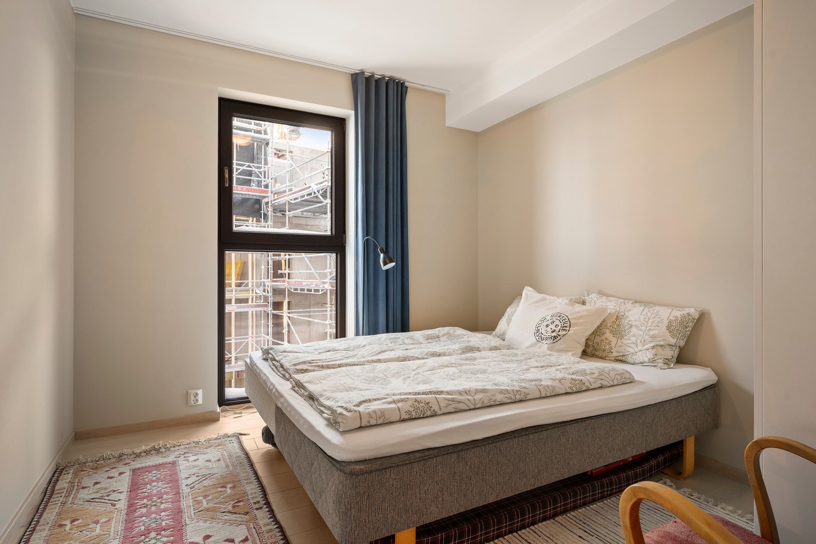 Soverom 2 er også av god størrelse og passer utmerket som gjesterom, barnerom eller kontor. Galleribilde