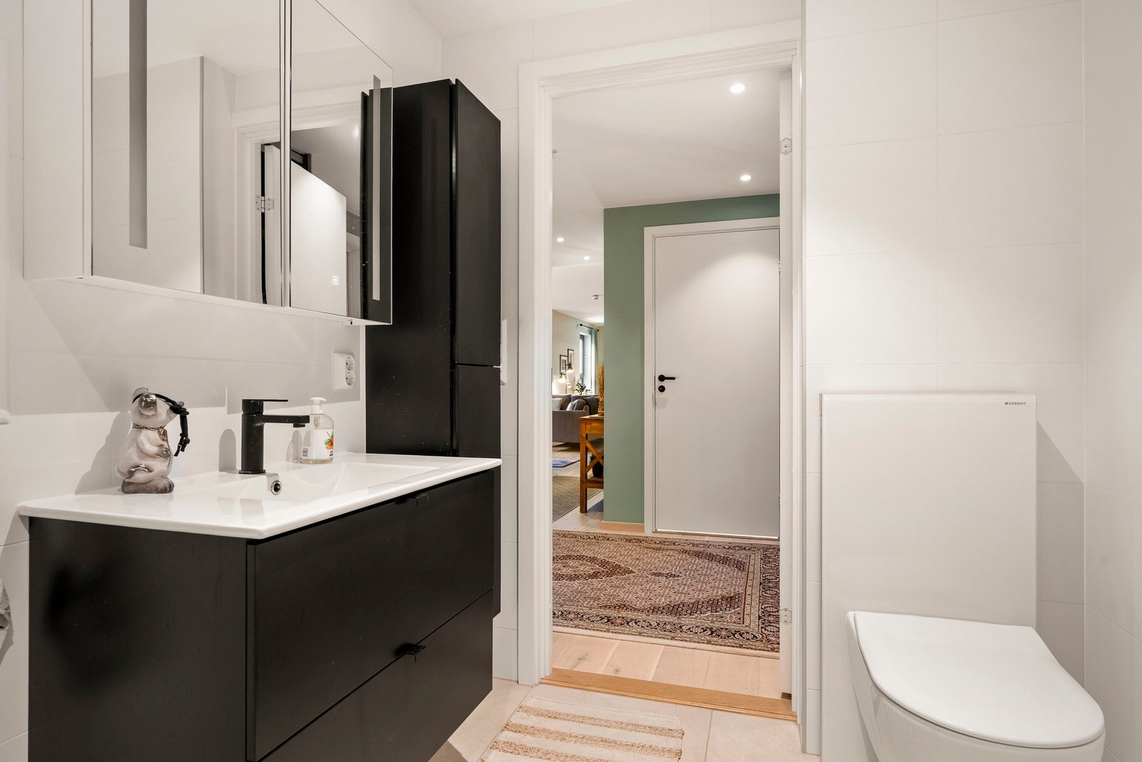 Meget pent og moderne bad fra byggeår. Galleribilde