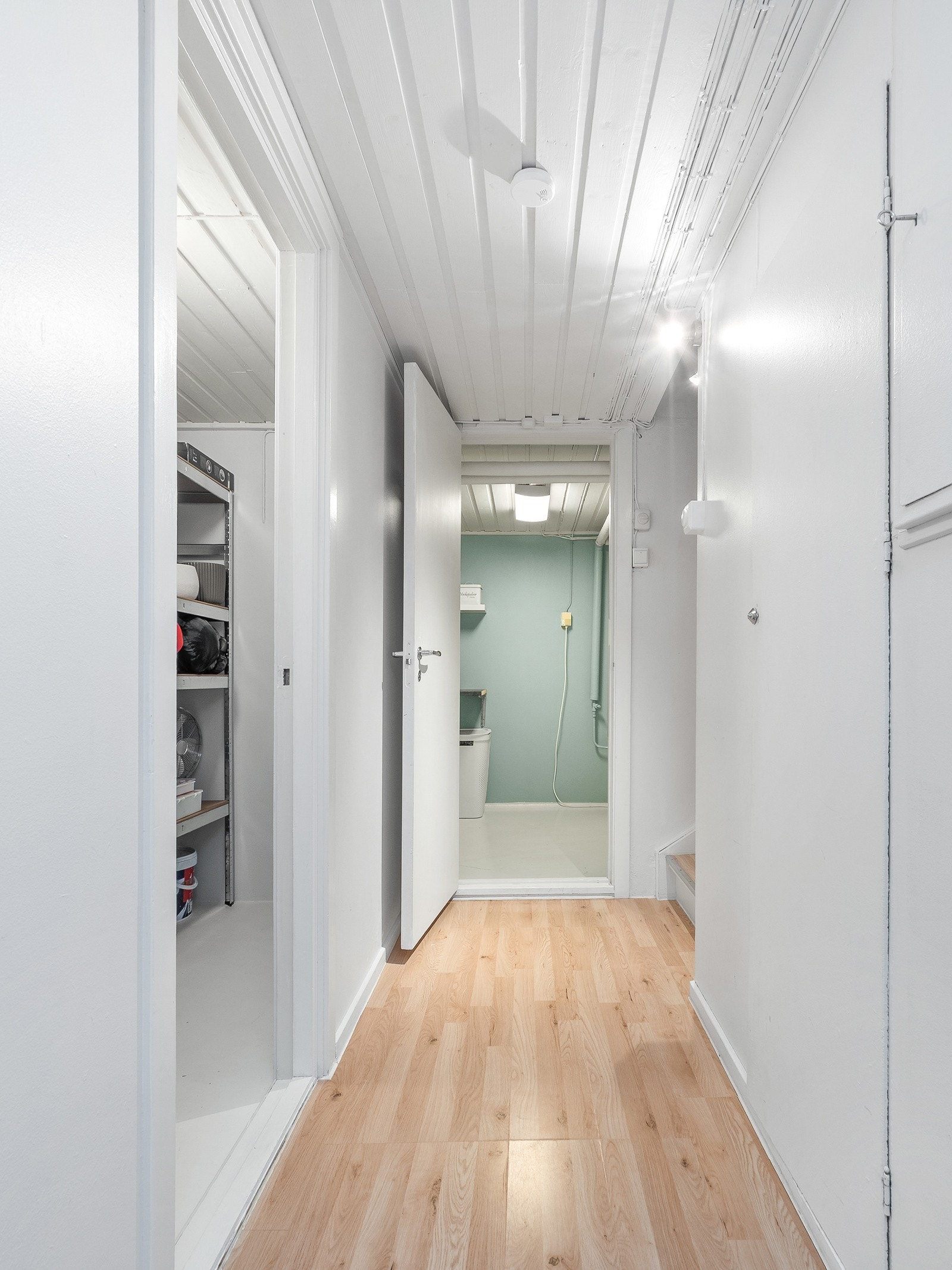 Bod til venstre, vaskerom rett frem og kott til høyre Galleribilde