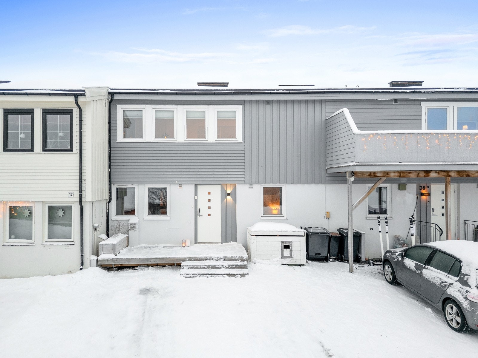 Dette koselige rekkehuset har en fin plassering, og det er kort vei til diverse tilbud og aktiviteter! Galleribilde