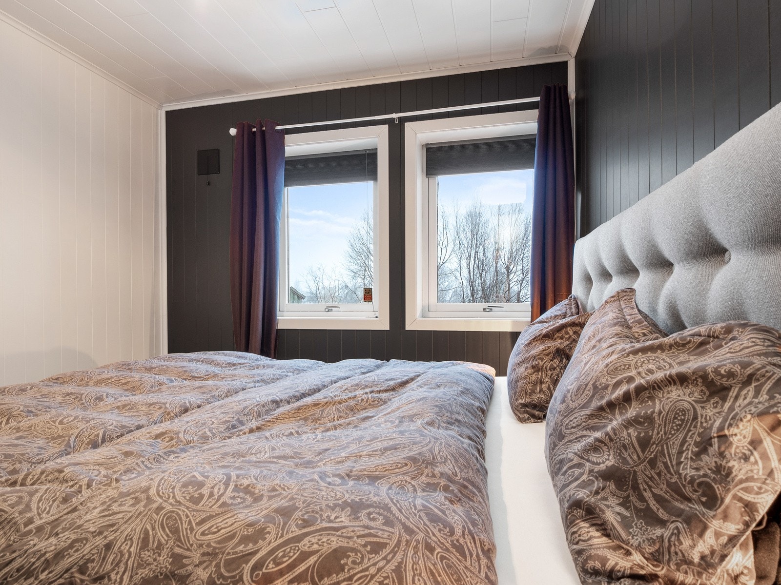 Soverommet er holdt i dempede og behagelige farger Galleribilde