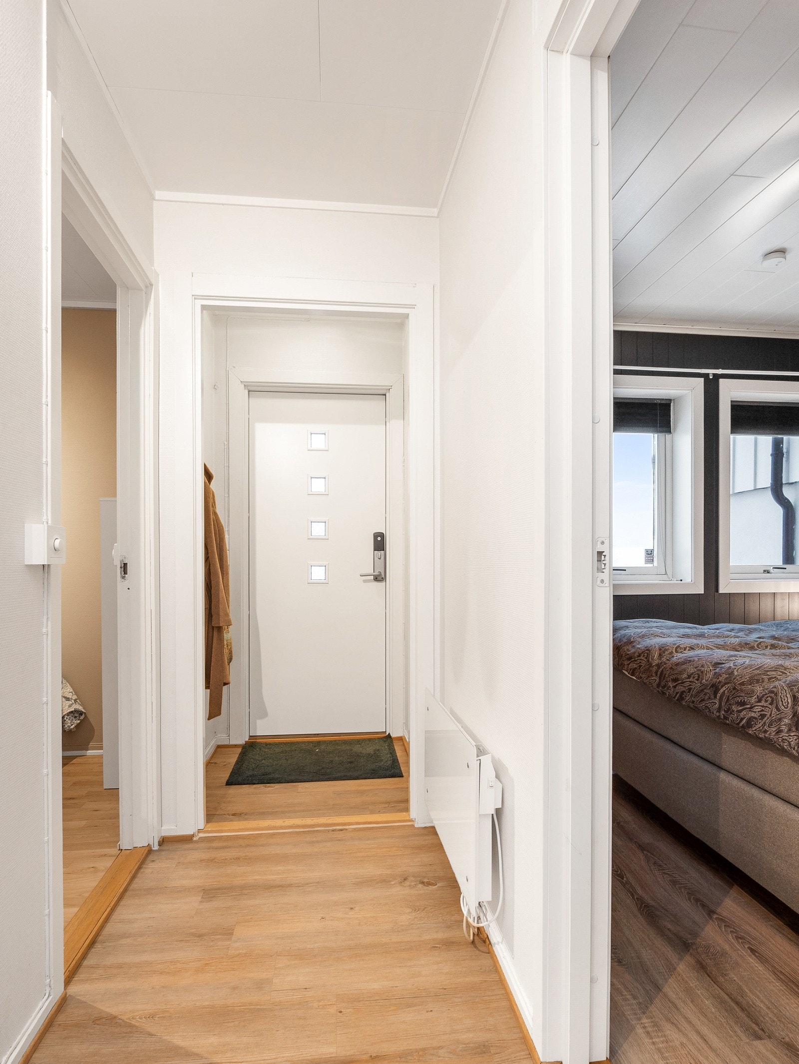 Fra gang mot inngangsparti, hovedsoverom til høyre Galleribilde