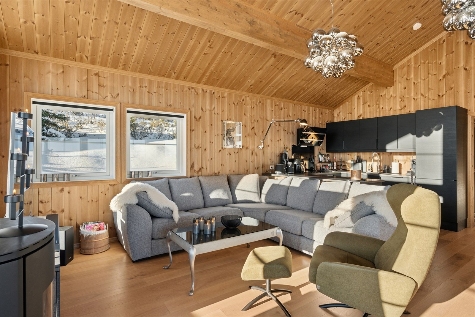 Praktisk åpen stue- og kjøkkenløsning. Galleribilde