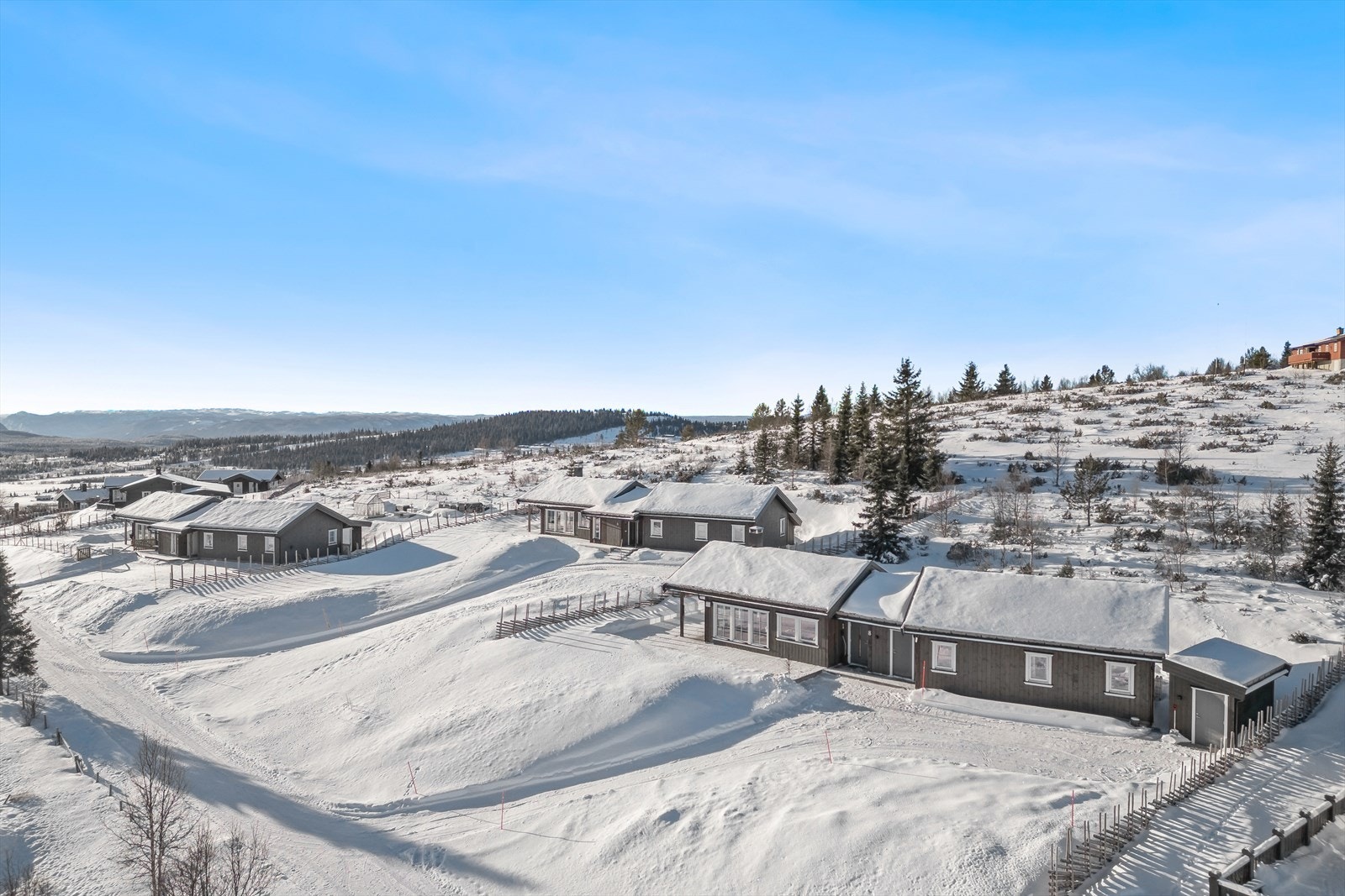 Solrik og stor eiet tomt på ca. 1,6 mål! Galleribilde