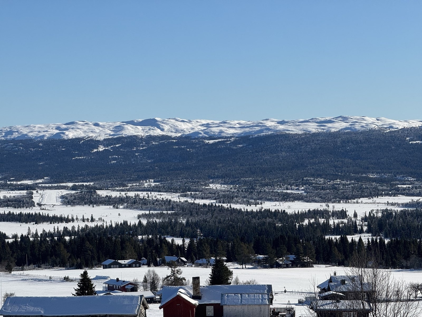 Fantastisk utsikt fra hytta hvor man kan bare nyte freden fra hverdagsmaset Galleribilde