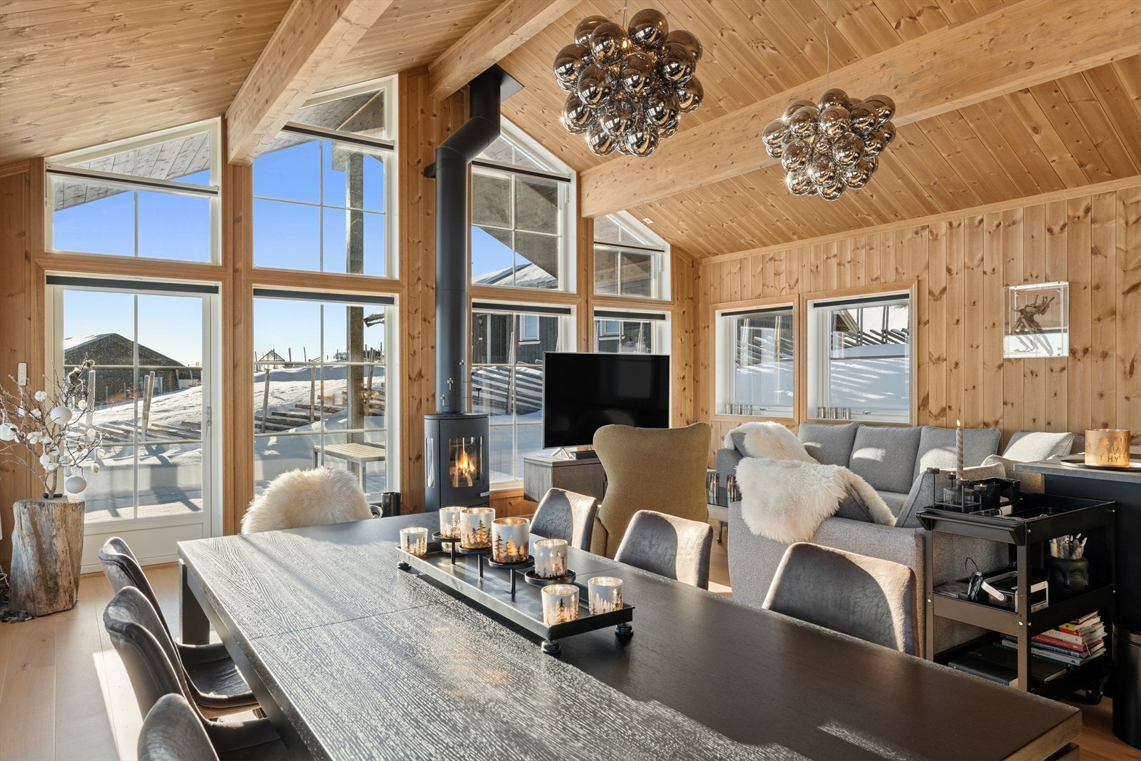 Lys og luftig stue med høy takhøyde Galleribilde