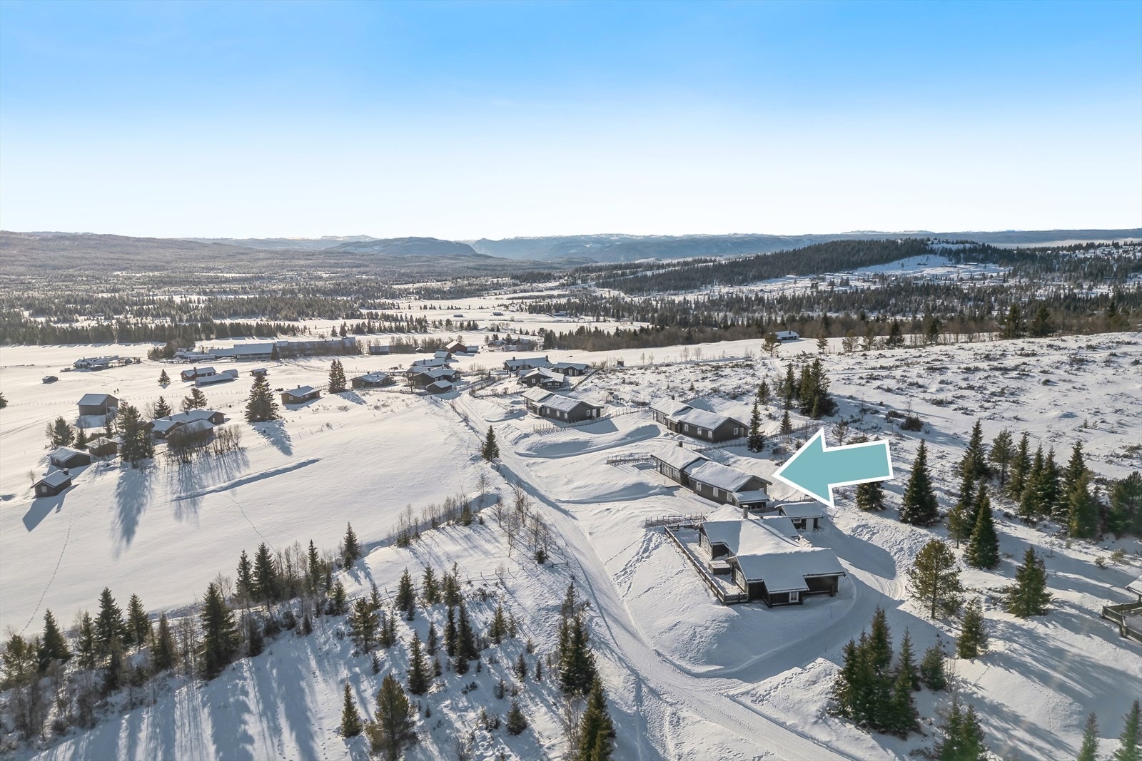 Fritidsboligen ligger meget attraktivt og rolig i blindvei på Golsfjellet. Galleribilde