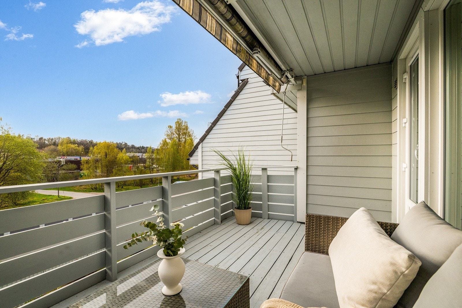 Plass til sofa og spisebord Galleribilde