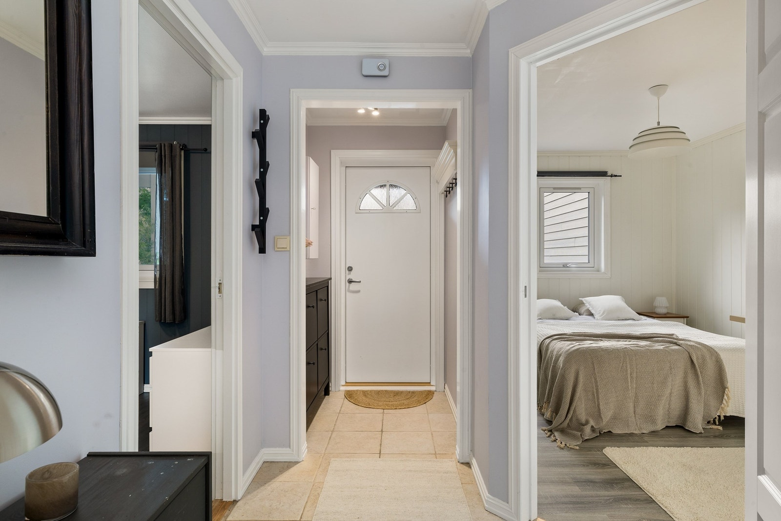 Velkommen inn, begge soverommene ligger i første etasje Galleribilde