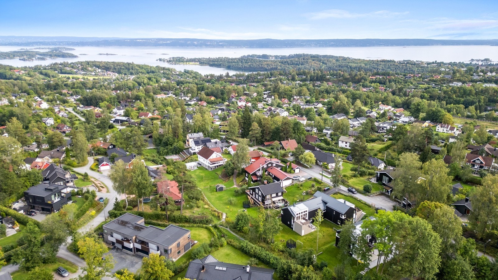 Skoler og barnehager ligger også i nærheten, noe som gjør det ideelt for familier med barn. Galleribilde