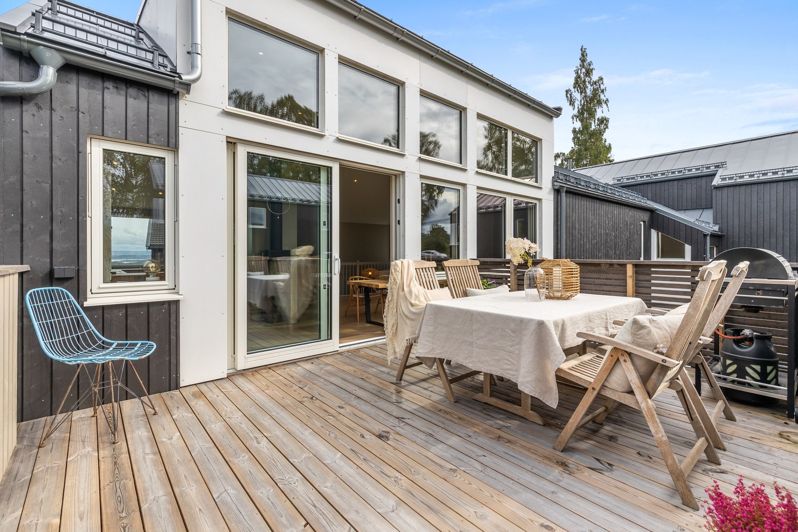 Her er det god plass til utemøbler og grill. Galleribilde