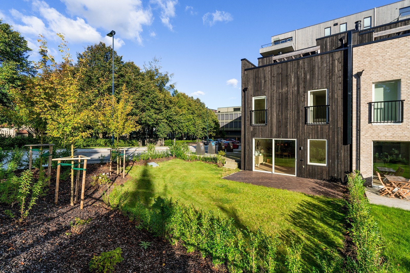 Nyere, lekkert enderekkehus oppført i 2024 med gjennomgående høy standard hvor en kan flytte rett inn Galleribilde