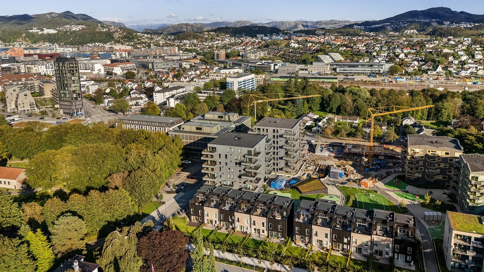 Ypperlig beliggenhet med både byen og Sandvedparken innen gangavstand Galleribilde