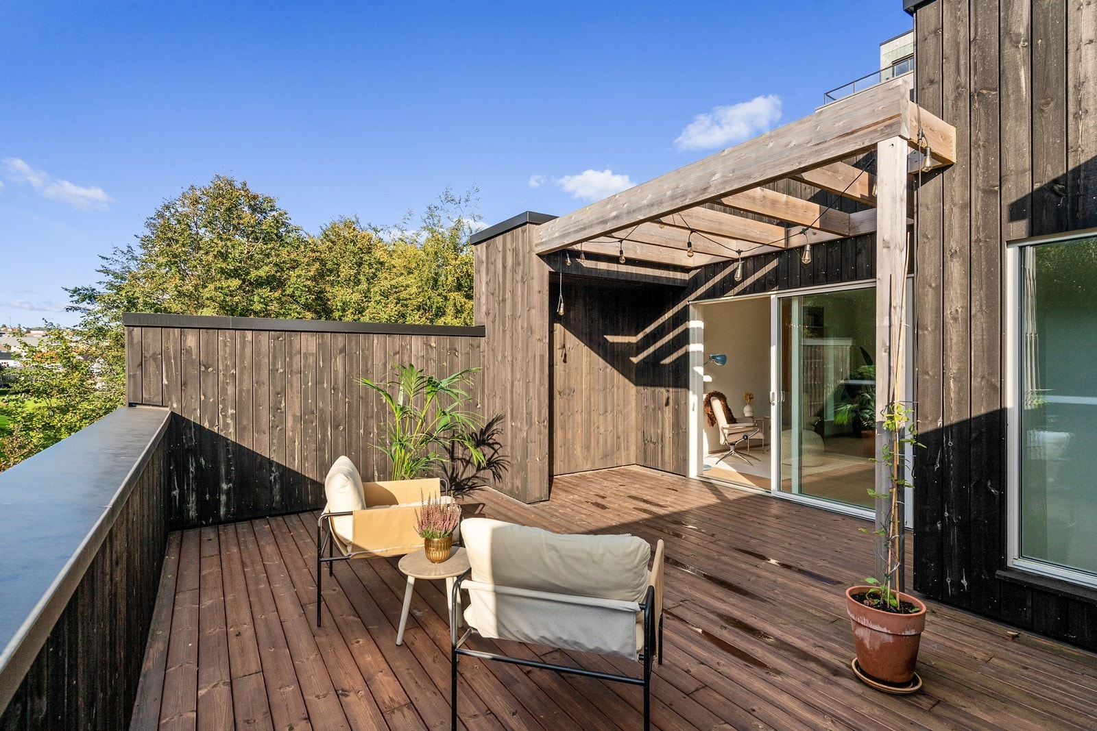 Takterrasse med gode solforhold og flott utsyn. Galleribilde