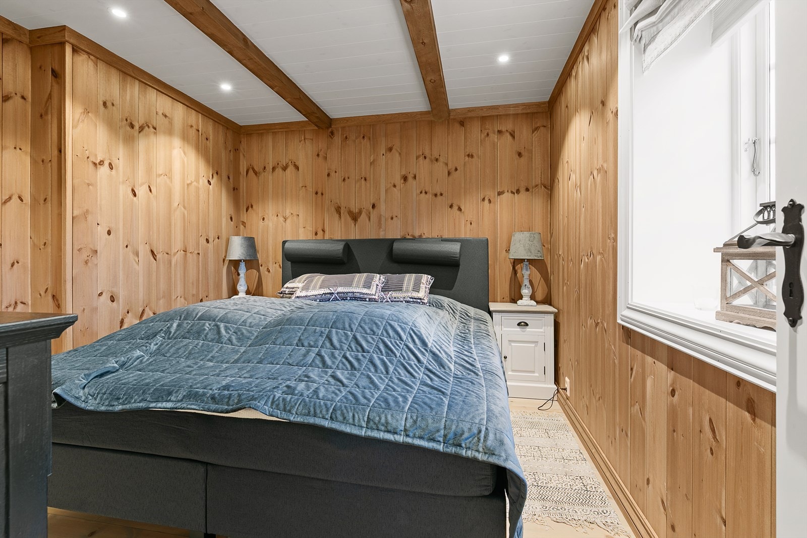 Hytta tilbyr totalt fem soverom og 12 sengeplasser. Galleribilde