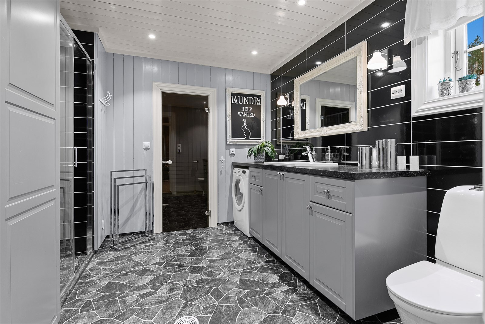 Hytta har to bad og egen badstue. Galleribilde