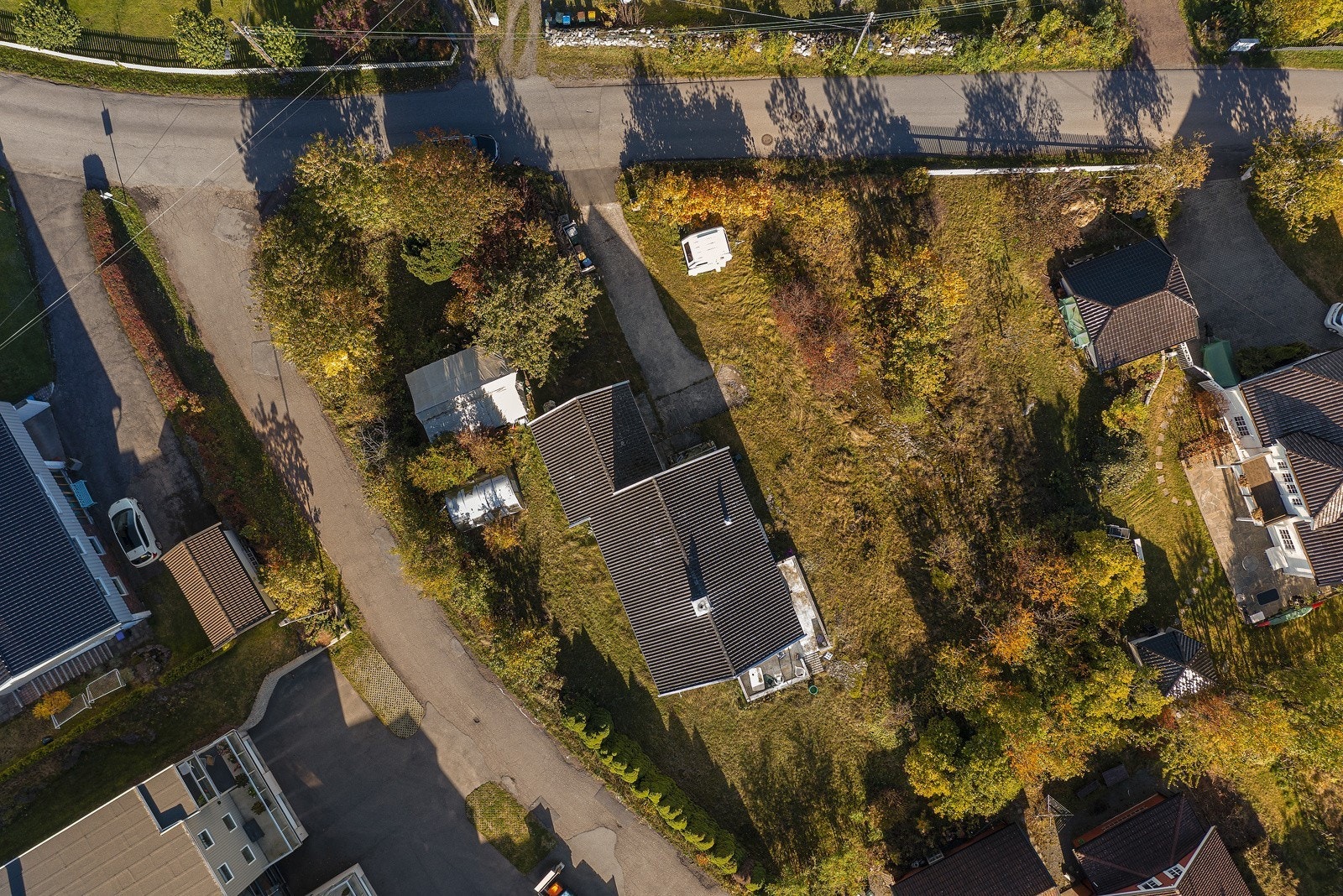 Tomten er på hele ca 1,5 mål og har store muligheter Galleribilde