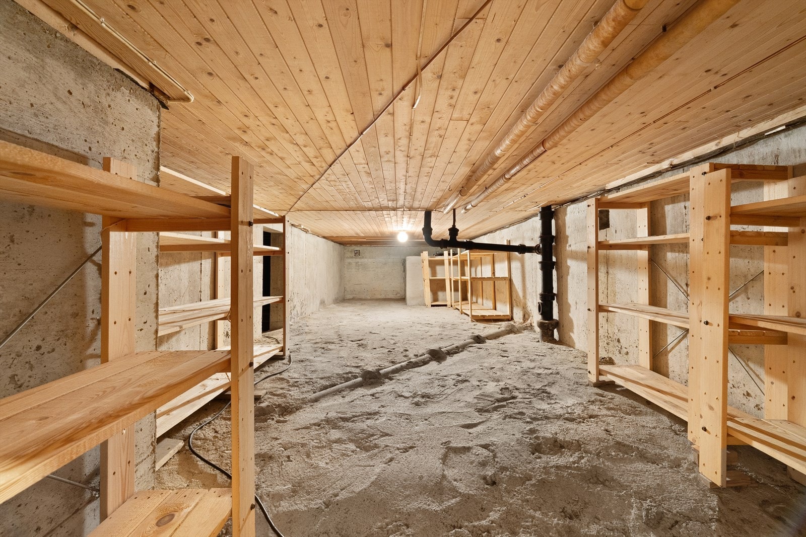 Grovkjeller med takhøyde på 1,40 meter Galleribilde
