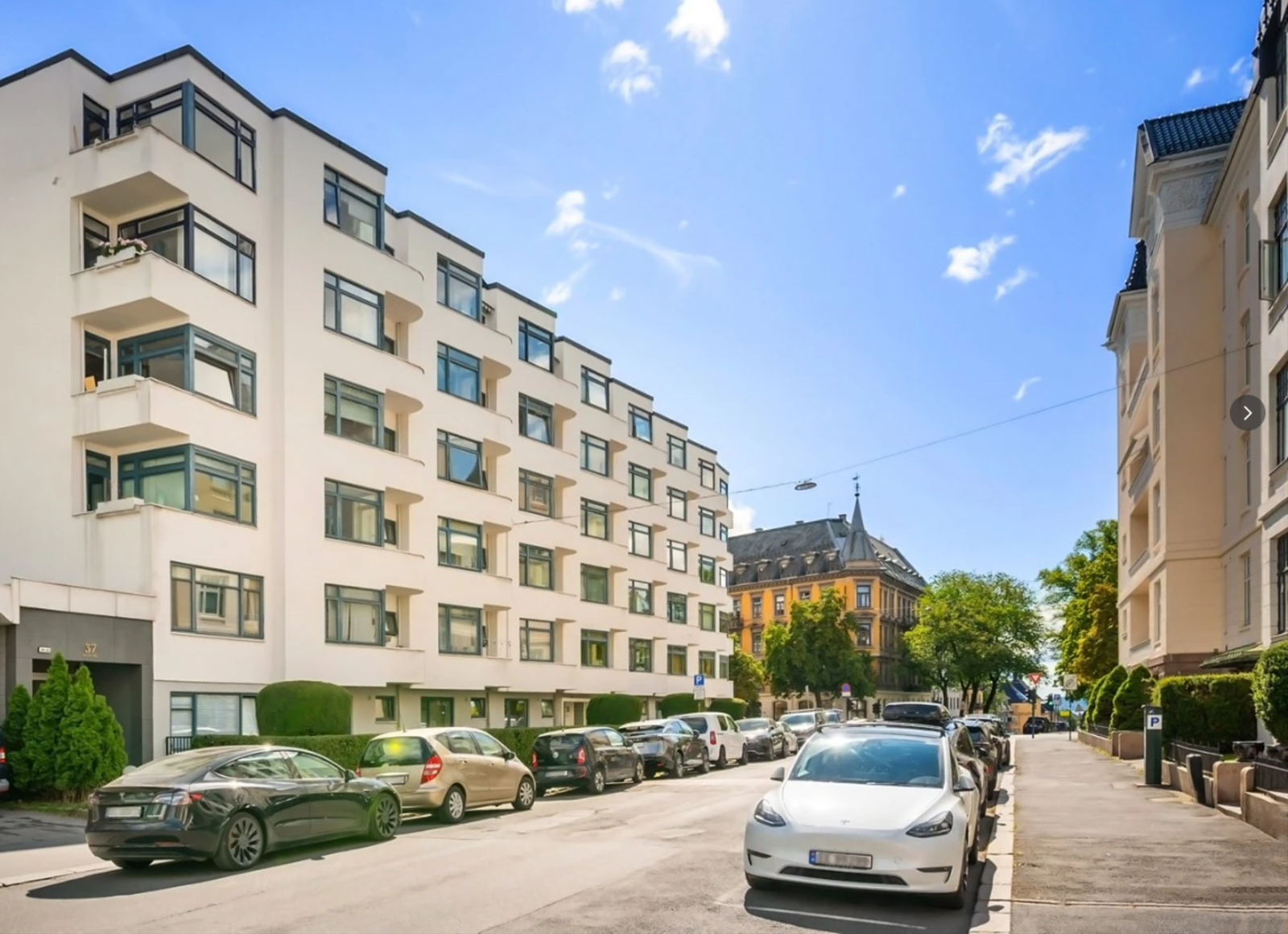 Fasaden sett utenfra. Galleribilde