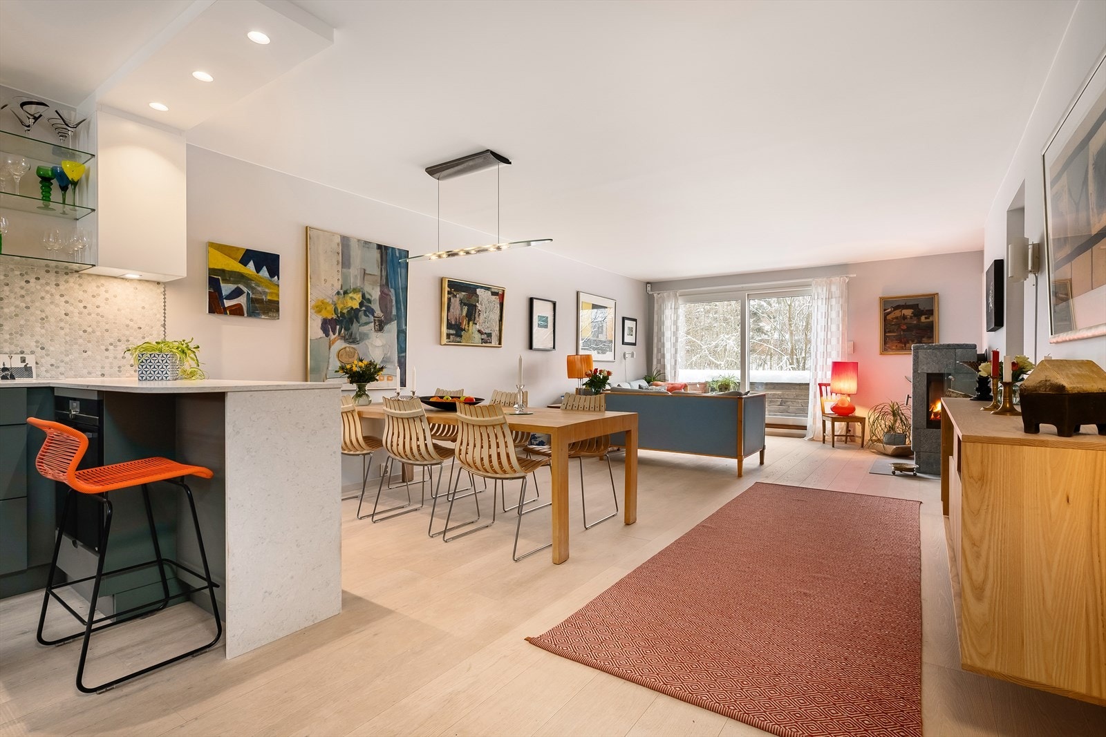 Ole Kristian Isdahl hos Nordvik Ullevål ønsker deg velkommen til Hasselhaugveien 5! Fotograf: Guttorm Stilén Johansen Galleribilde