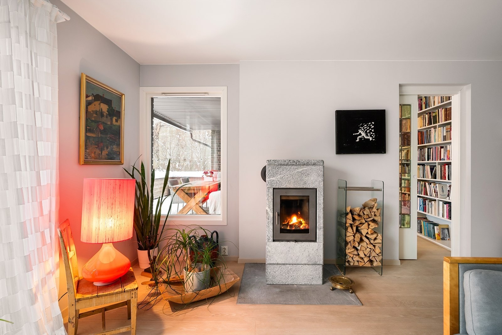 I tillegg til den flotte klebersteinspeisen er det gulvvarme i alle rom. Galleribilde