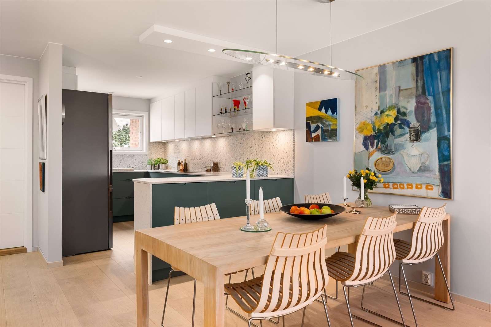 Flott parkett av type "Boen Castle eik pale white" Galleribilde