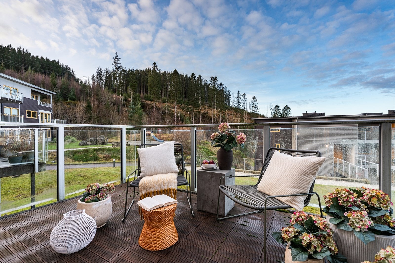 - Selger opplyser om at det er ettermiddagssol fra ca. klokken 15:00 - 22:00 - Galleribilde