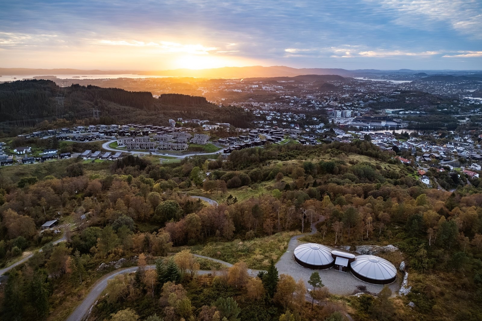 - For den friluftsinteresserte er det verdt å merke seg at Smøråsfjellet og Stendafjellet ligger i nærområdet og byr på flotte turmuligheter - Galleribilde