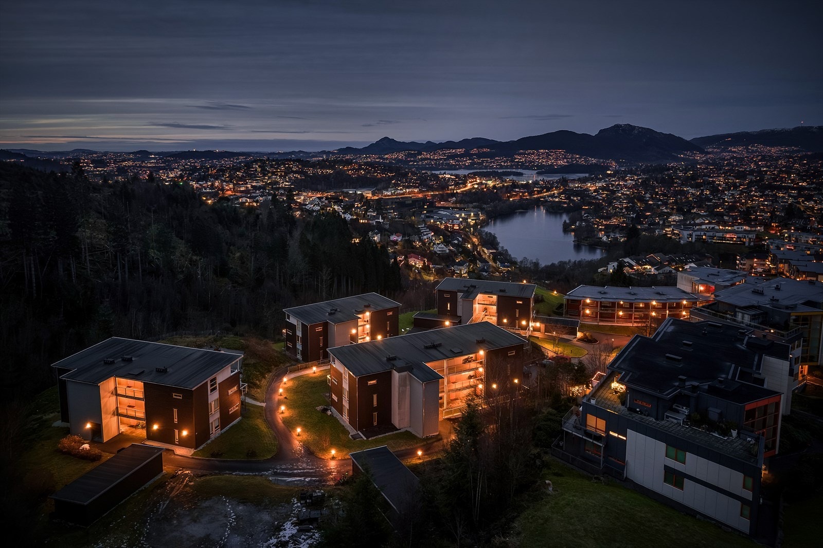 - Dagligvarehandelen kan gjøres ved blant annet COOP Extra Apeltun, SPAR Skjold eller Kiwi Skjoldskiftet - Galleribilde