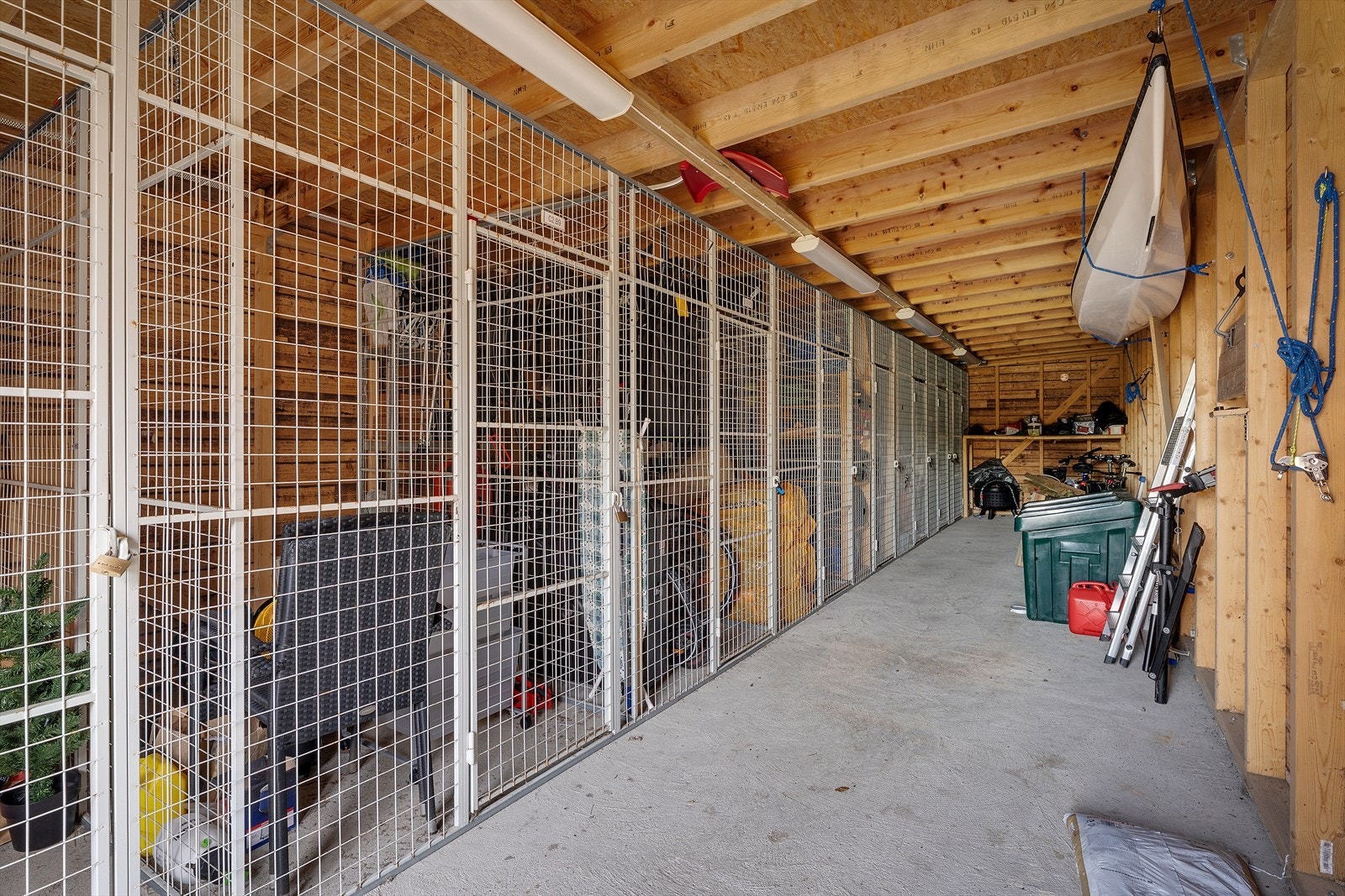 - For ytterligere med oppbevaringsplass er det også en ekstern bod på 3 m² - Galleribilde