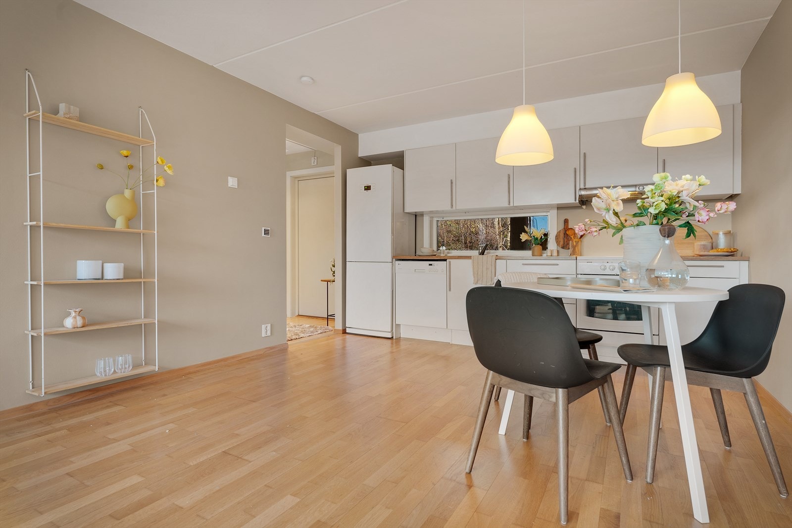 - Boligen har elektrisk oppvarming, med gulvvarme på badet - Galleribilde