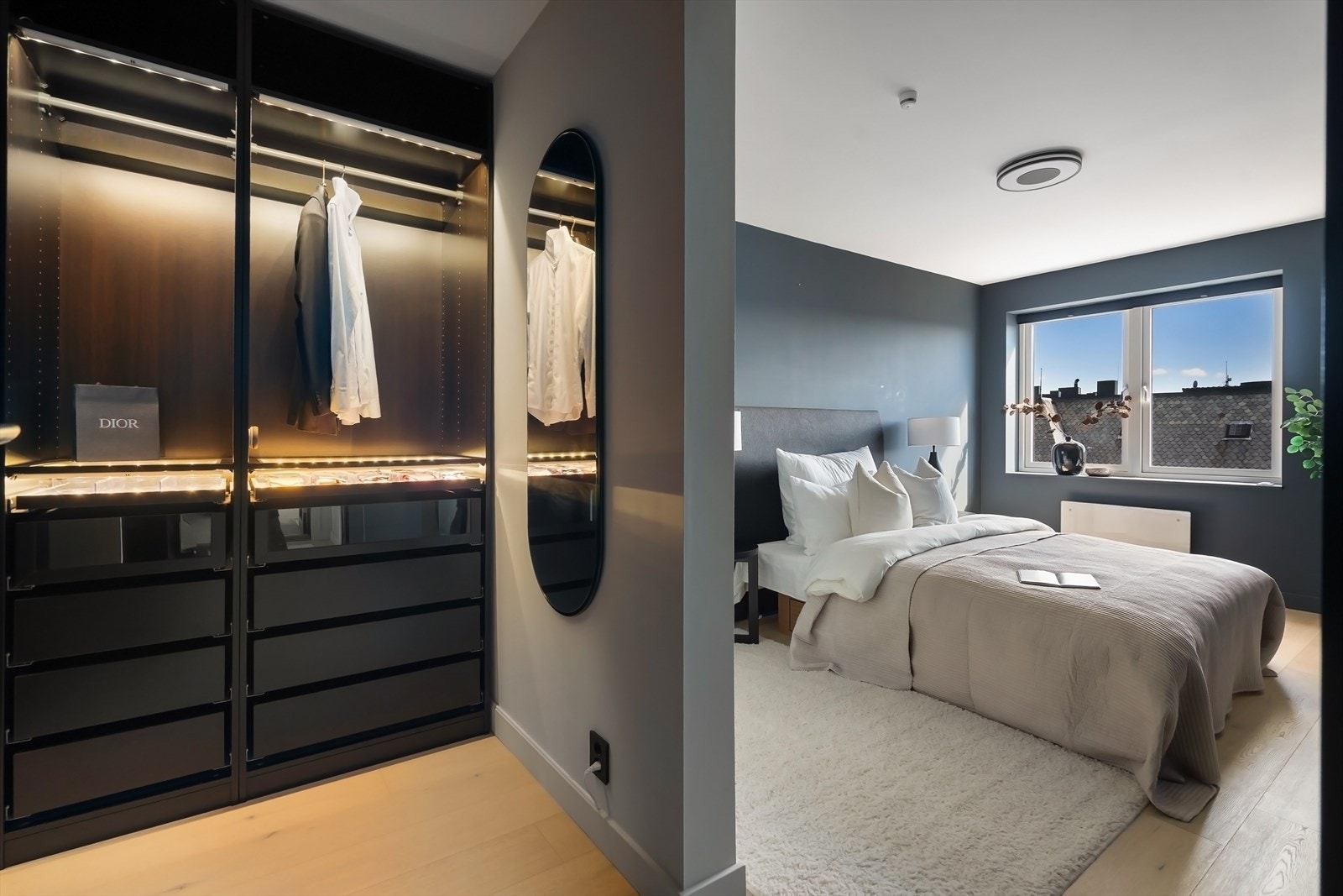 Hovedsoverom med egen walk-in sone. Galleribilde