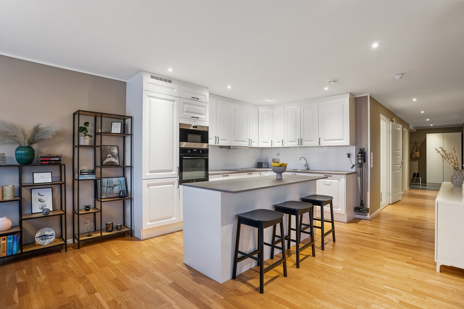 Kjøkken fra Sigdal med integrerte hvitevarer. Galleribilde