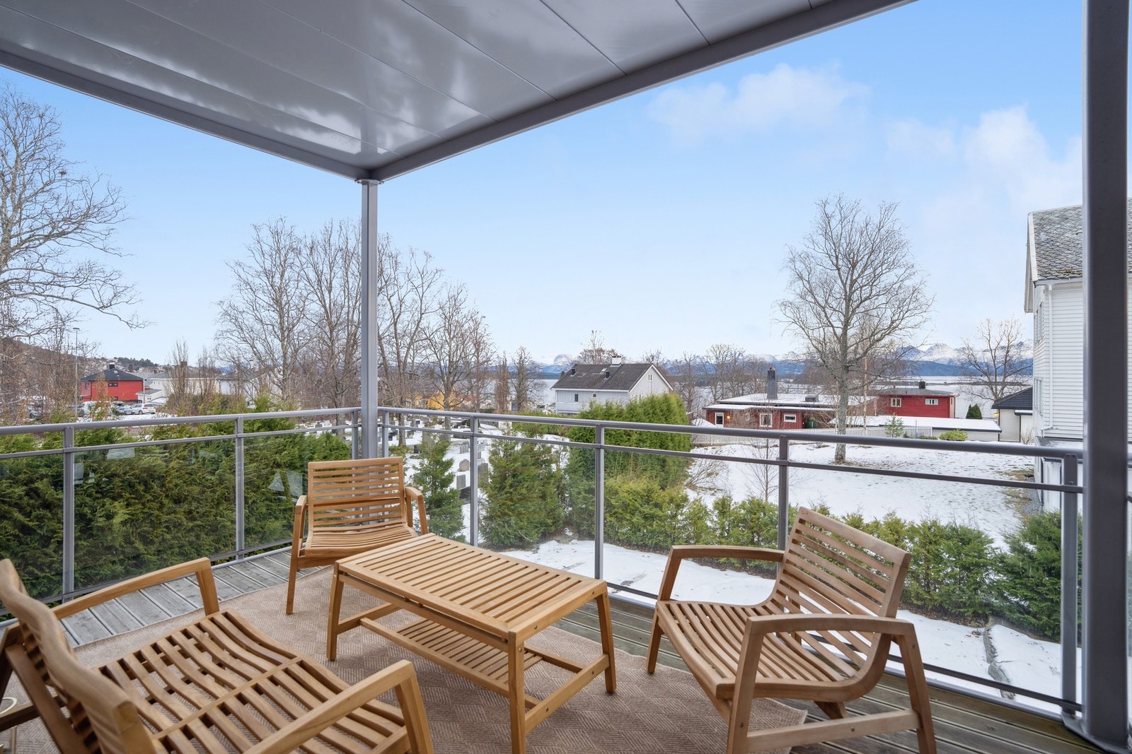 Terrasse med sør-østvendt utsikt. Galleribilde