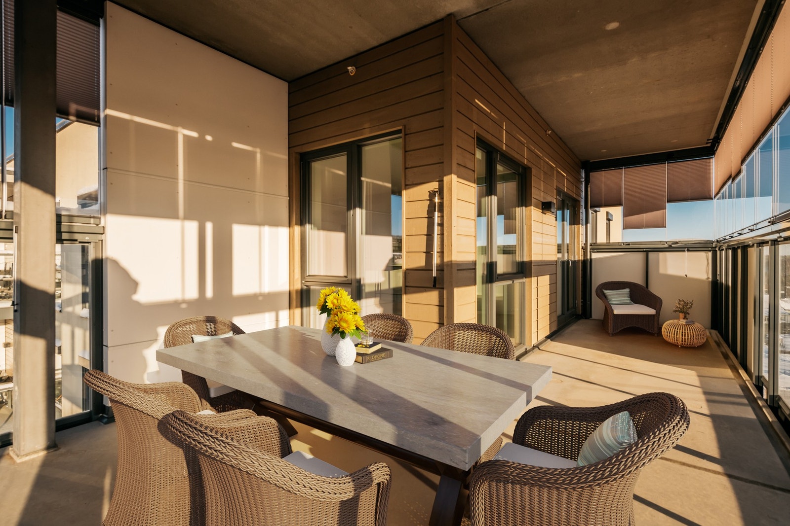 Balkongen er nylig innglasset, desember 2025 (tiltaket er ikke omsøkt). Galleribilde