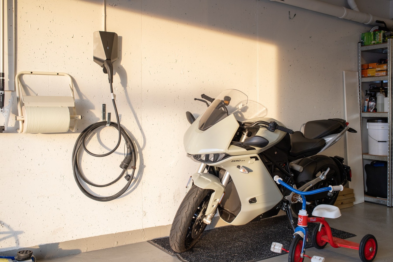 Syklene til to generasjoner venter på vår og sommer Galleribilde