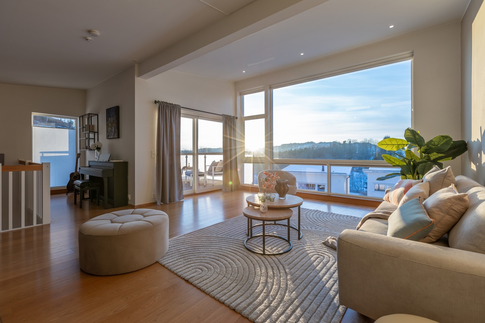 Mot balkongen Galleribilde