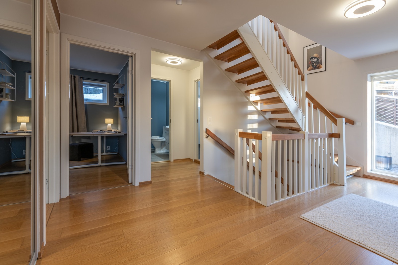 Mot vaskerom Galleribilde