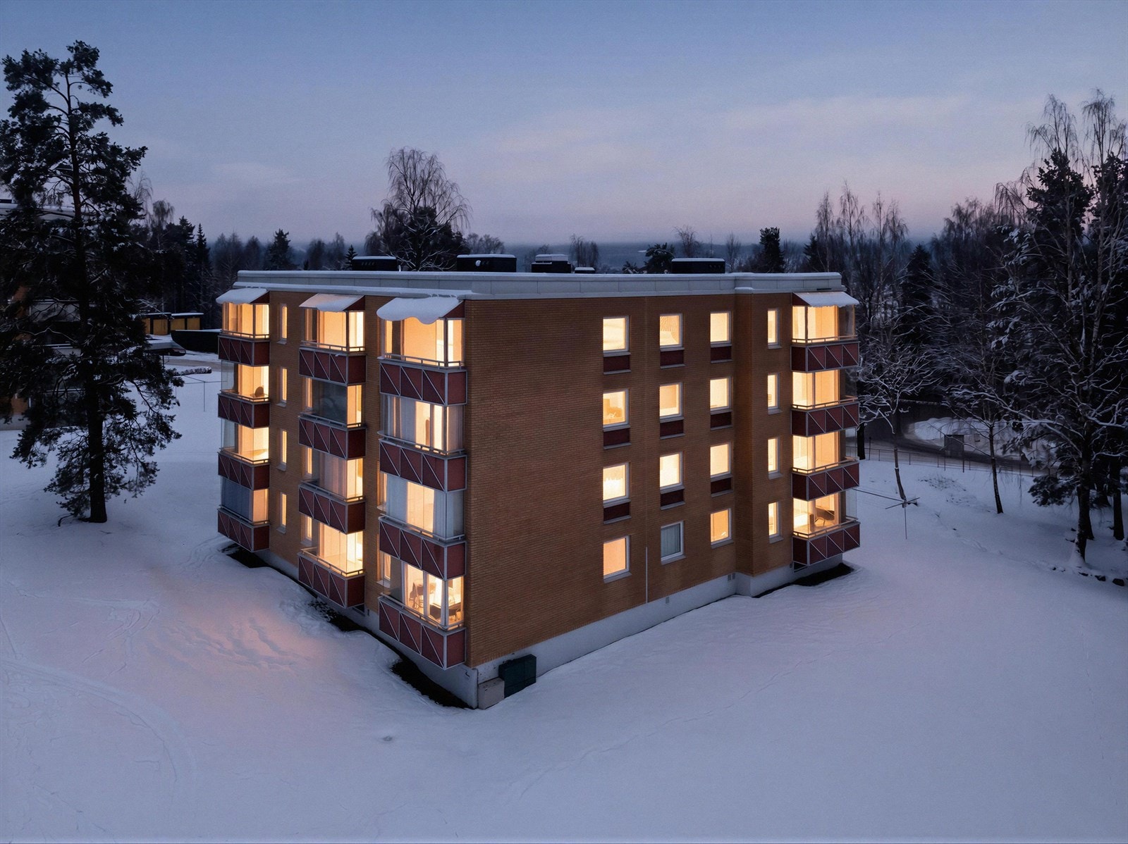 Borettslaget byr på hyggelige fellesarealer med lekeplass og sittegrupper. (Bildet er redigert, faktiske lysforhold kan variere.) Galleribilde