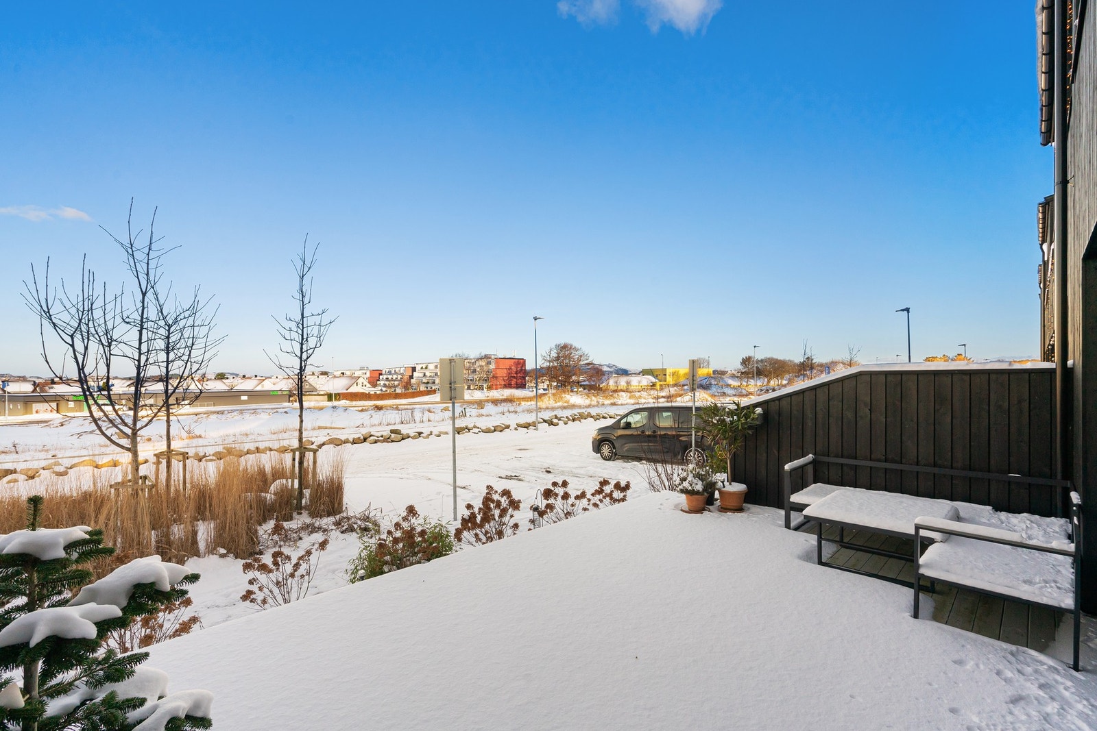 Uteområde ved stuen. Galleribilde