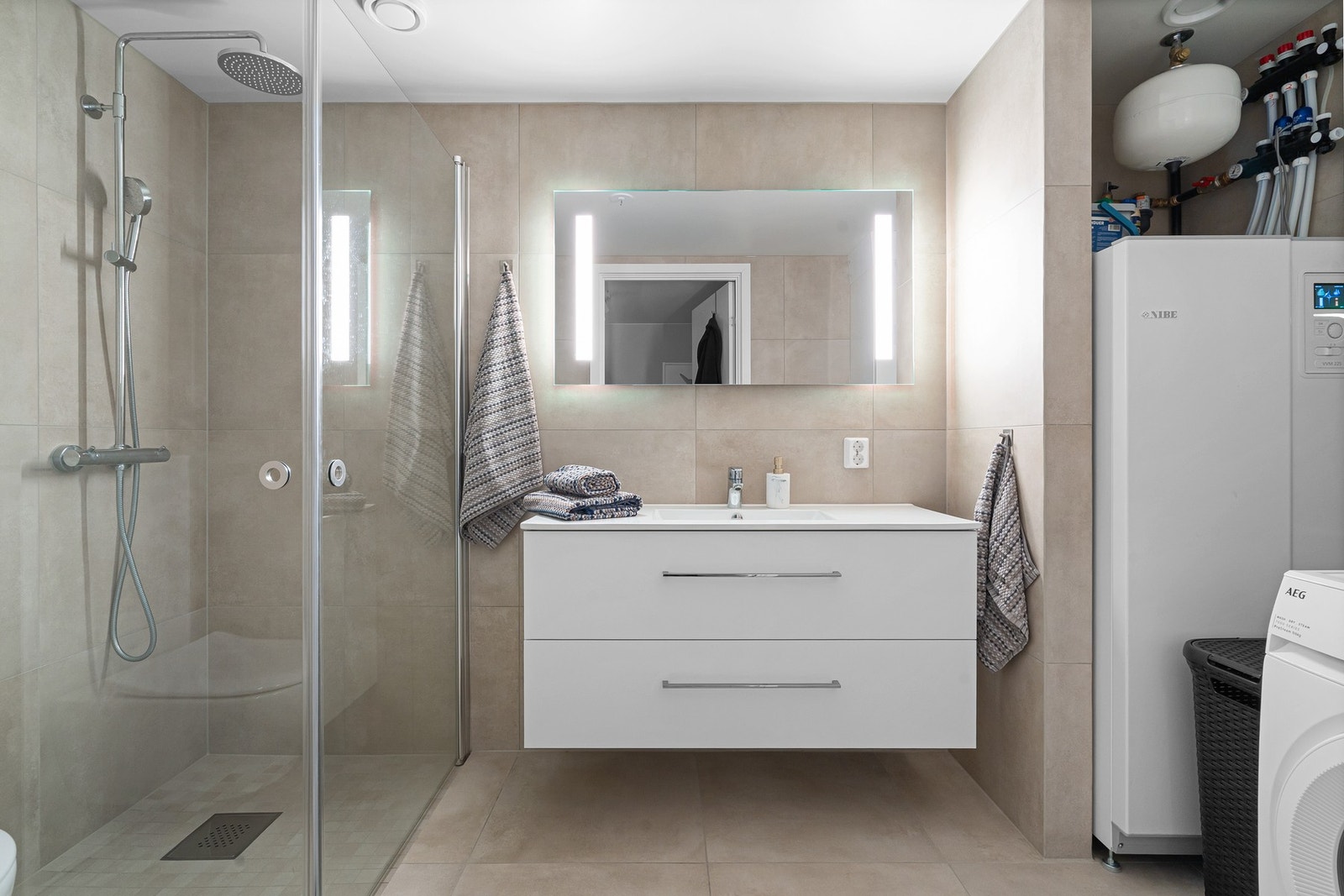 Stilrent bad. Galleribilde