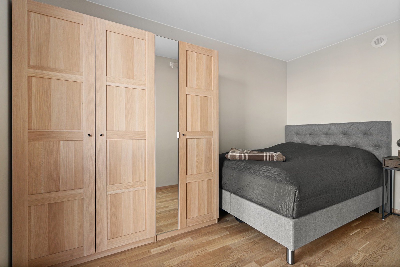 God plass til ulike garderobeløsninger. Galleribilde