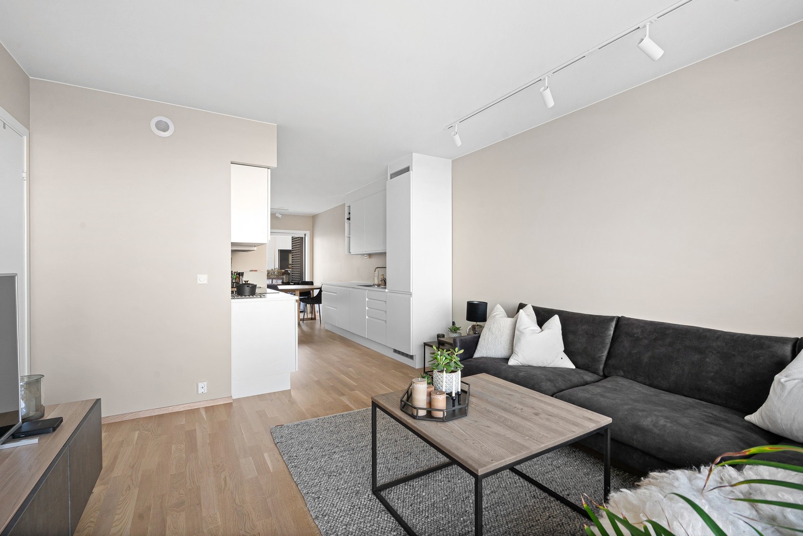 Stue med åpen og sosial løsning. Galleribilde