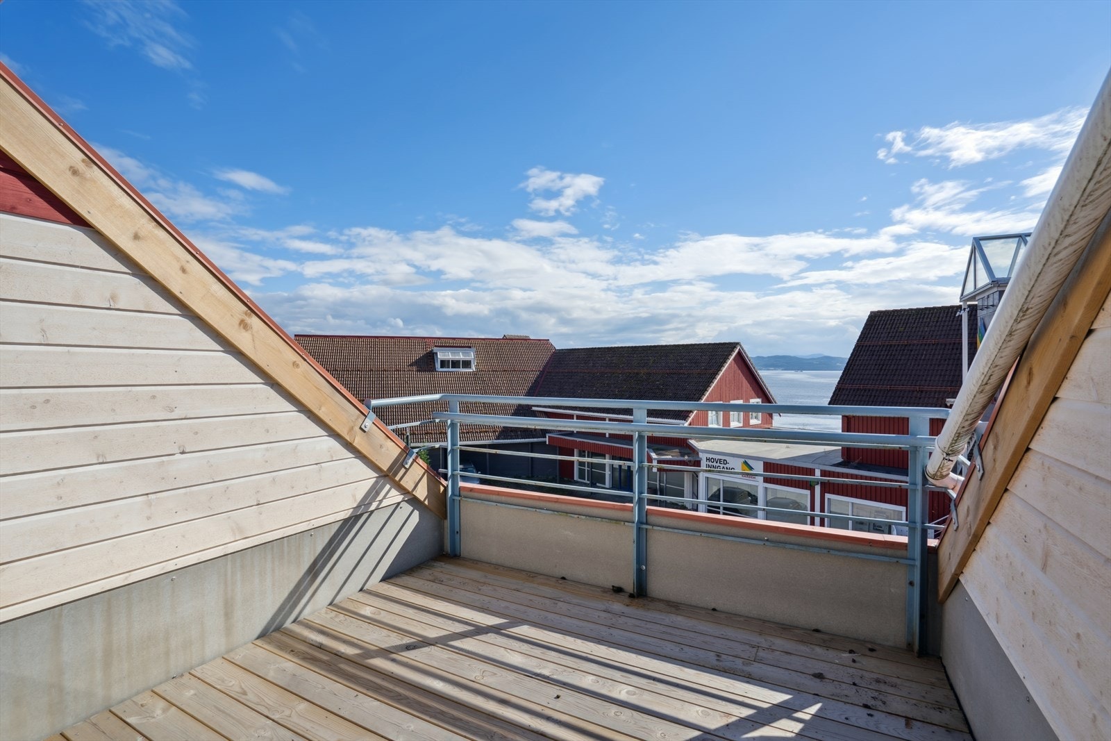 Her får du 7 m² med sjøgløtt og plass til ønsket møblement. Galleribilde