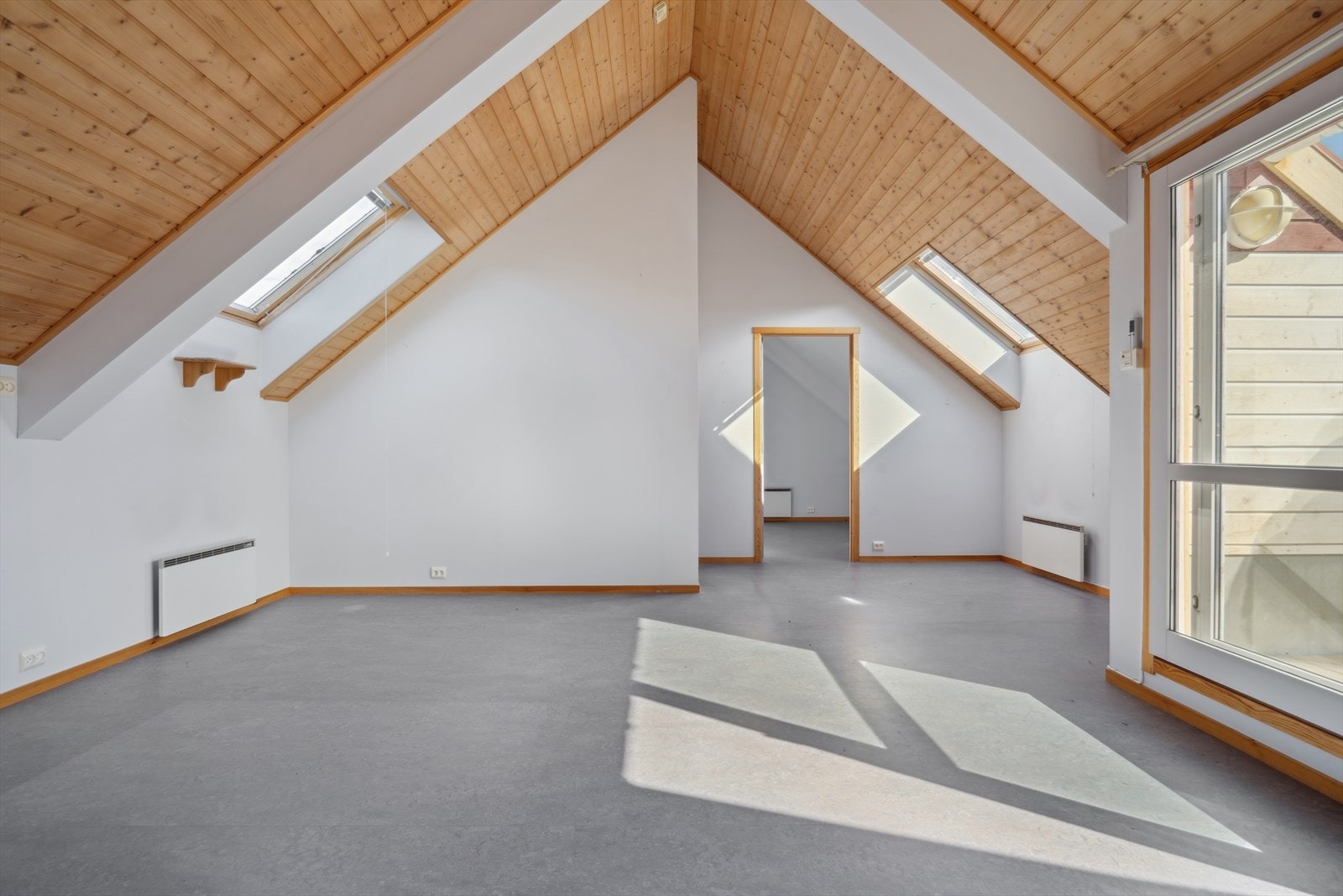 Stuearealet måler 45 m², med god plass til flere soner. Galleribilde