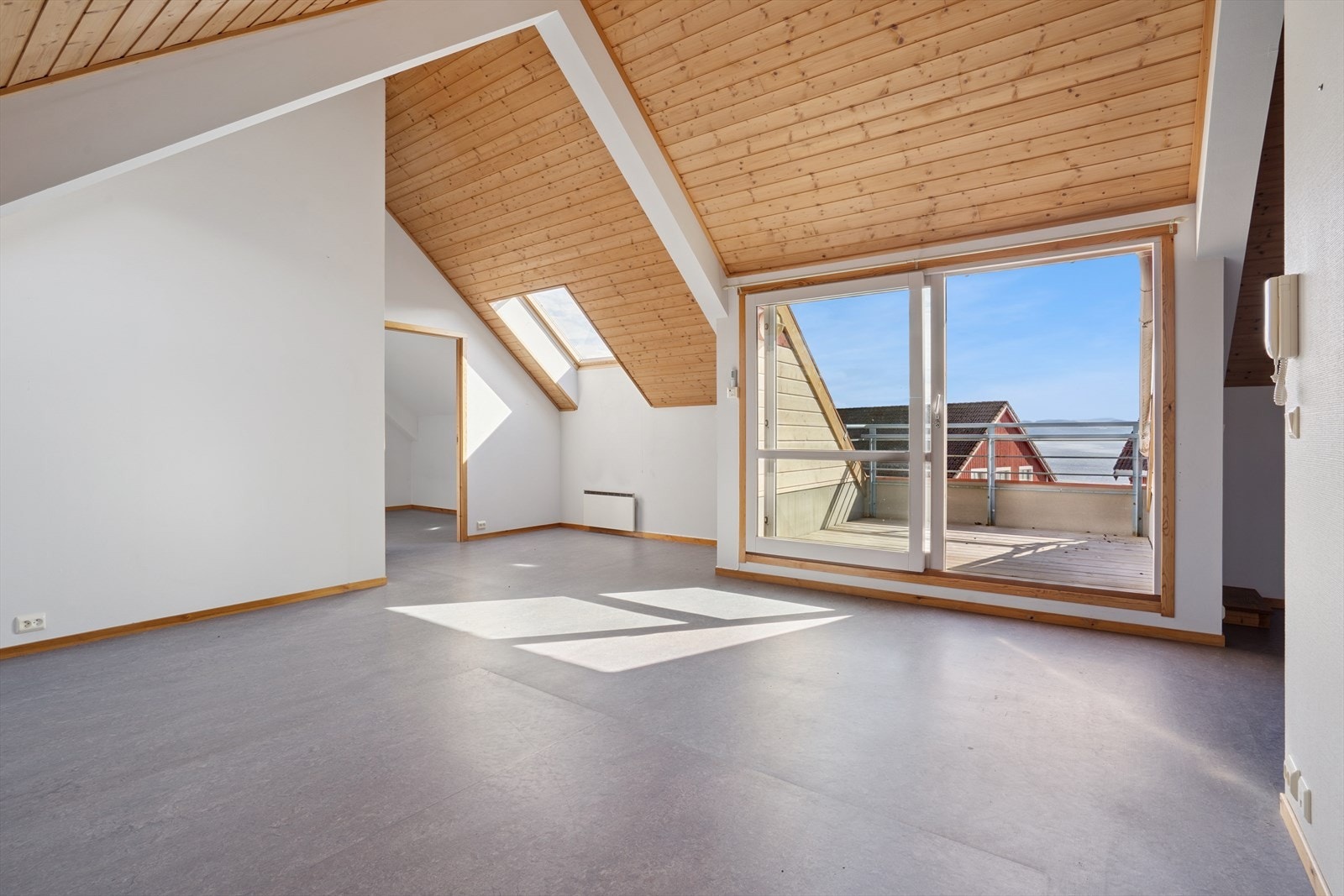 Aktiv Eiendomsmegling v/Thomas Lerstadgrind har gleden av å presentere leilighet i Lundaveien 13! Foto: EFKT FOTO Galleribilde