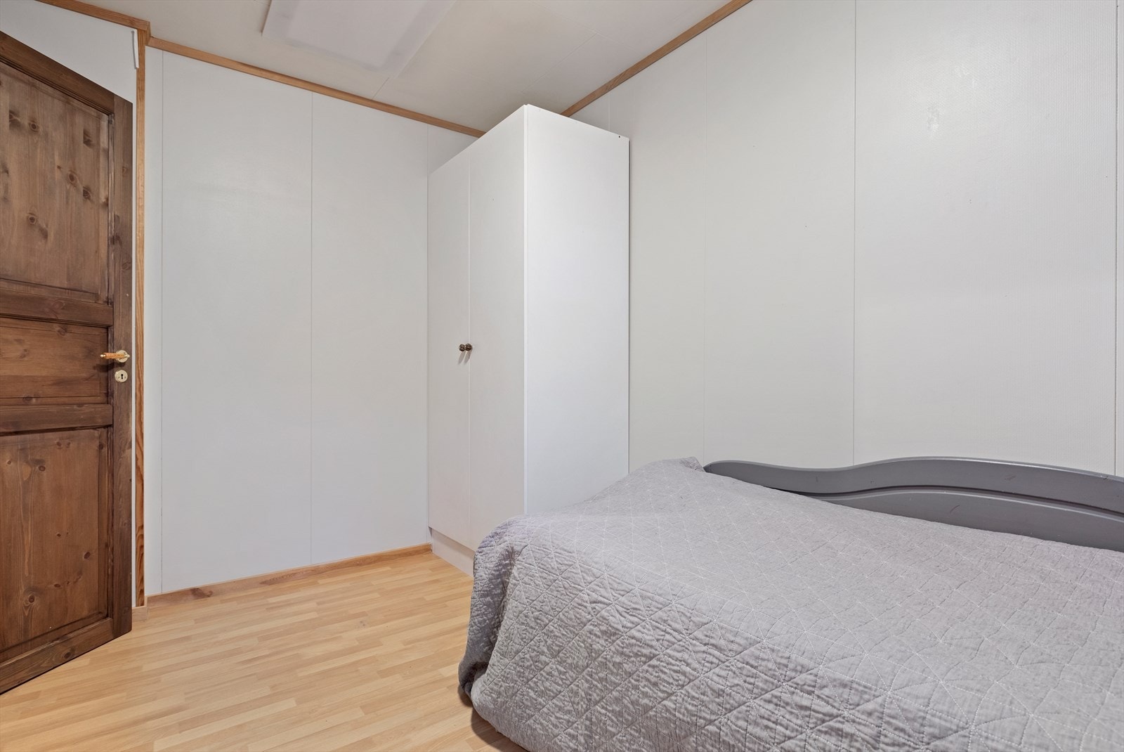 Soverom II - Romslig soverom med flere møbeleringsmuligheter Galleribilde